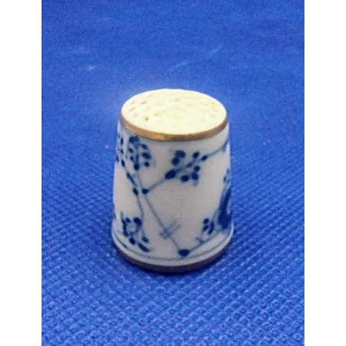 321 - Vintage Mid 20th Century Bing & Grøndahl Porcelain Thimble, Blue Floral Pattern with Gilded Edges, D... 