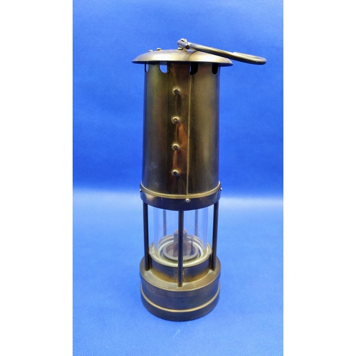 284 - Mid-20th Century E. Thomas & Williams Cambrian Miners' Safety Lamp, Aberdare, Wales, Serial No. 4736... 