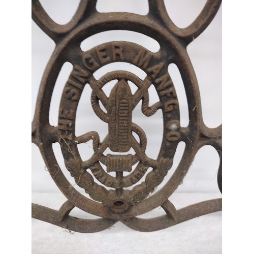 427 - Pair of Antique Singer Cast Iron Sewing Machine Treadle Legs Featuring 'The Singer Mfg Co' Logo, Sui... 