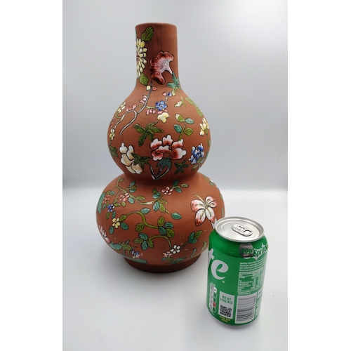 465 - Large Chinese Late Qing Dynasty Yixing Double Gourd Shaped Vase Decorated With Famille Rose Pattern ... 