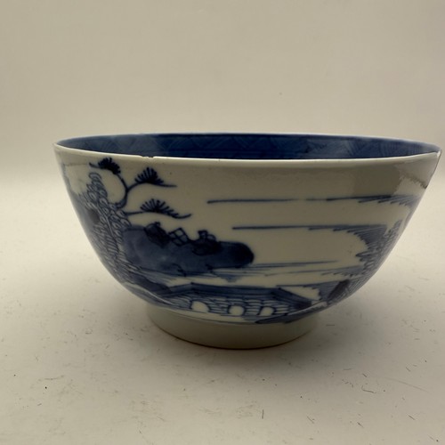 226 - Chinese Qing Dynasty Qianlong Porcelain Export Blue and White Willow Pattern Bowl. Some Fritting to ... 