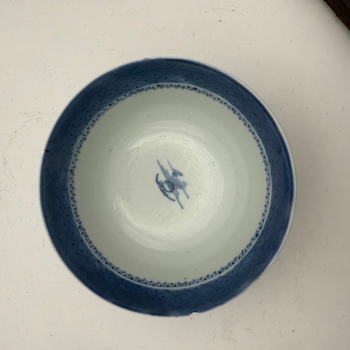 226 - Chinese Qing Dynasty Qianlong Porcelain Export Blue and White Willow Pattern Bowl. Some Fritting to ... 