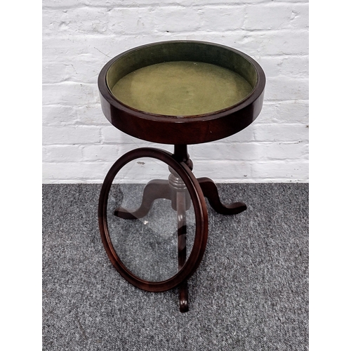 81 - Vintage Bombay Company Mahogany Circular Display Table with Removable Glass Top, 1990s