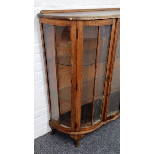 83 - Edwardian Serpentine-Front Glazed Display Cabinet with Queen Anne Influence, Veneered Wood, Approx. ... 