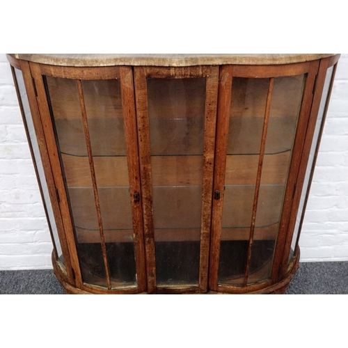 83 - Edwardian Serpentine-Front Glazed Display Cabinet with Queen Anne Influence, Veneered Wood, Approx. ... 