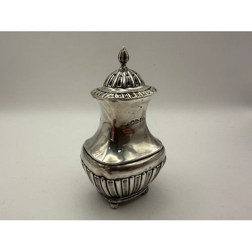 46 - Victorian Silver Pepper Fully Hallmarked James Deakin Chester 1894 Approx 48g Sterling Silver