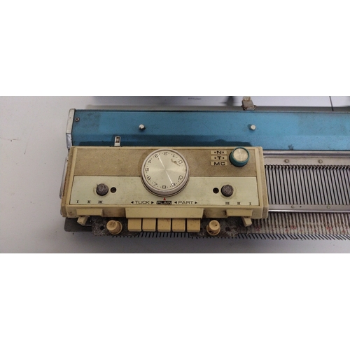 40 - Jones KH‑588 Knitting Machine Vintage Standard-Gauge Electric Machine with Blue Hard Case and Access... 
