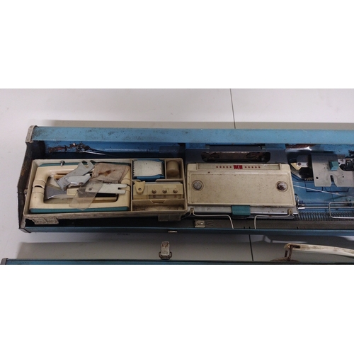 40 - Jones KH‑588 Knitting Machine Vintage Standard-Gauge Electric Machine with Blue Hard Case and Access... 