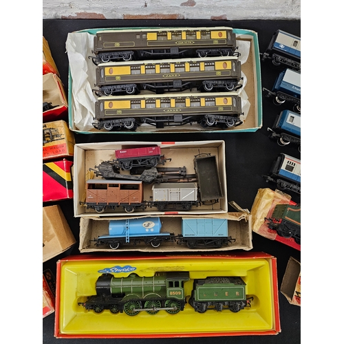 Collection of Vintage Tri-ang and Hornby Model Railway Items To Include ...
