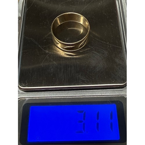 27 - 9ct Gold Band Ring With Engraved Swirls Fully Hallmarked 375 approx 3.1g