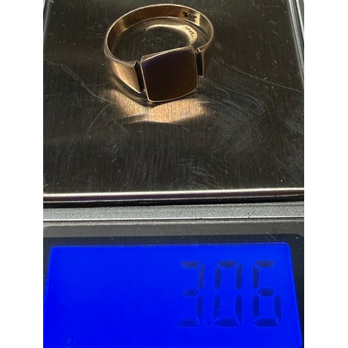 29 - 375 Gold Signet Ring Marked 9ct approx 3g