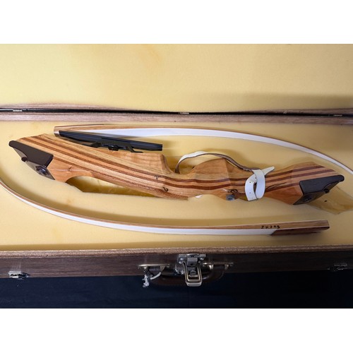 46 - Wooden Takedown Recurve Bow in Dedicated Wood Case with Accesories to include Arrows , Arm Guard , Q... 