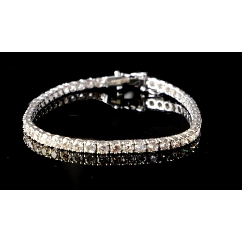 11 - AN 18CT WHITE GOLD AND ROUND BRILLIANT CUT DIAMOND LINE BRACELET
Boxed.
(approx diamonds 7.01ct)