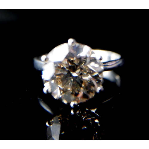 43 - AN 18CT WHITE GOLD AND 5.15CT ROUND BRILLIANT CUT DIAMOND RING
Six claw setting, complete with WGI c... 