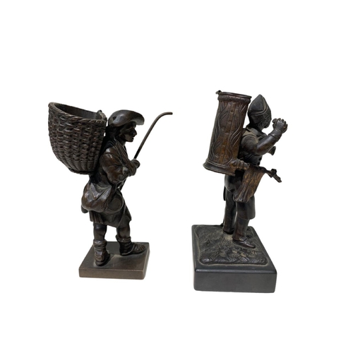 169 - A PAIR OF 19TH CENTURY FRENCH BRONZE FIGURES
Depicting wanderers. 
(tallest 16.1cm)