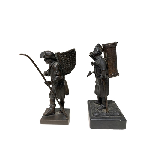 169 - A PAIR OF 19TH CENTURY FRENCH BRONZE FIGURES
Depicting wanderers. 
(tallest 16.1cm)