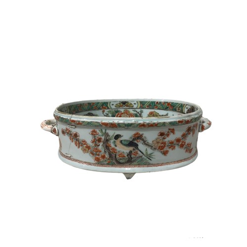 93 - AN 18TH CENTURY CHINESE FAMILLE VERTE TWIN HANDLED JARDINIÈRE
Decorated with butterflies, cranes, bi... 