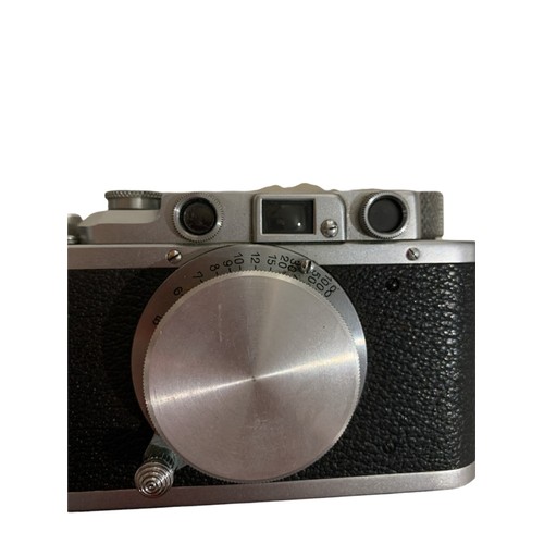 175 - A VINTAGE LEICA ERNST LEITZ WETZLAR CAMERA WITH CASE.