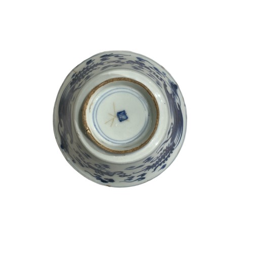 85 - A COLLECTION OF FIVE CHINESE PORCELAIN ITEMS 
To include a famille rose shallow bowl having circular... 