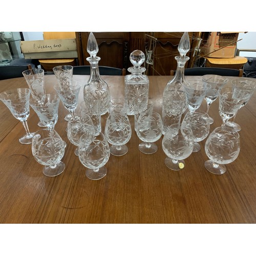 161 - A COLLECTION OF ROYAL BRIERLEY CRYSTAL
To include two decanters and a number of different glasses.