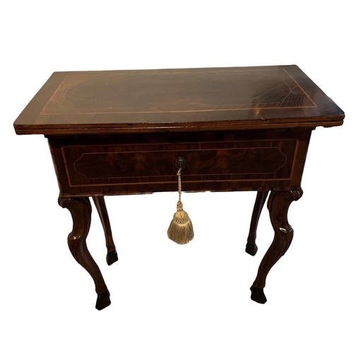 130 - AN 18TH CENTURY ITALIAN FIGURED WALNUT AND EBONY INLAID METAMORPHIC SIDE/TEA/WRITING TABLE
With encl... 