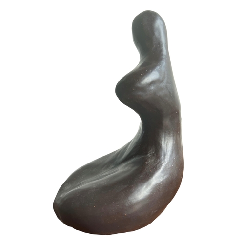 286 - MANNER OF HENRY MOORE, A 20TH CENTURY BRONZED POTTERY SCULPTURE, NUDE FEMALE.
(h 29cm x w 12cm x d 9... 