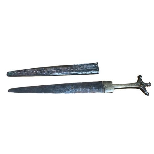 135 - AN 18TH CENTURY NORTH AFRICAN TUAREG ARM DAGGER.
(43.6cm)