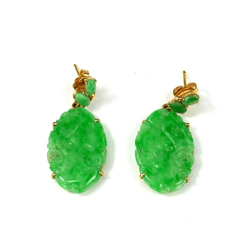 3 - A PAIR OF 18CT GOLD AND JADE DROP EARRINGS 
Having a carved and partial pierced decoration to jade.
... 