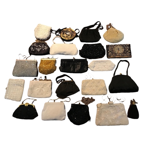 120 - A LARGE COLLECTION OF TWENTY TWO VINTAGE HANDBAGS, CLUTCH BAGS, AND PURSES
Majority of bags have bea... 