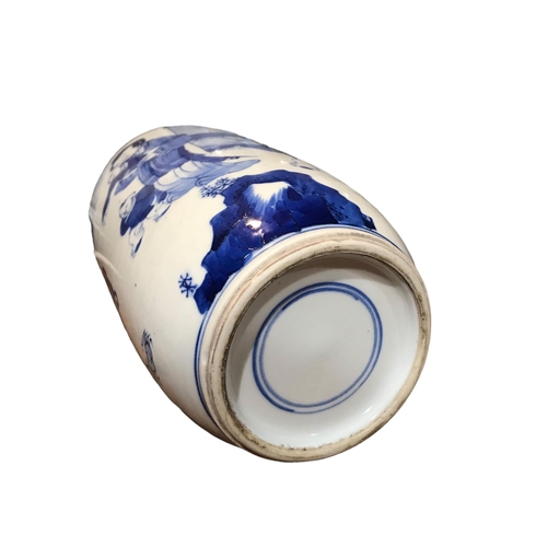 126 - A CHINESE BLUE AND WHITE BANGCHUIPING/ROULEAU SHAPED VASE 
Decorated with a mother and children amon... 