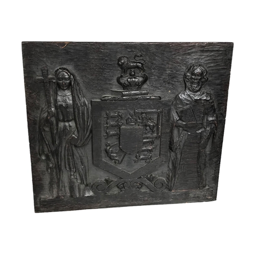 176 - A LATE 18TH/EARLY 19TH CENTURY BRITISH CARVED OAK PLAQUE SHOWING ROYAL COAT OF ARMS WITHIN SHIELD
Wi... 