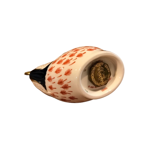 185 - ROYAL CROWN DERBY, A GOLD BUTTONED COAL TIT BIRD 
In original box. 
(h 5cm x w 9.4cm x depth 4.5cm)