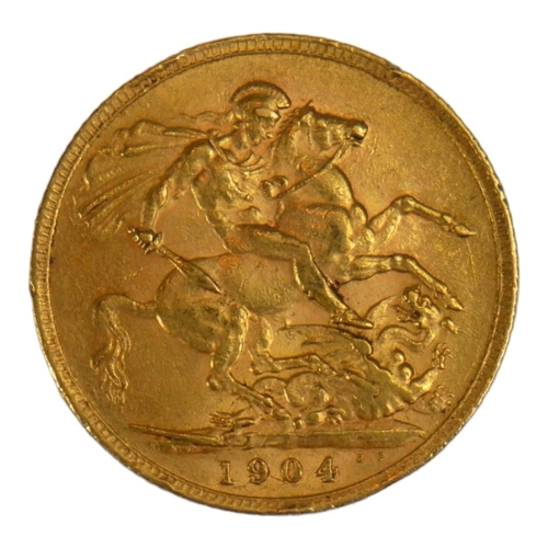 25 - AN EDWARDIAN 22CT GOLD SOVEREIGN COIN, DATED 1904 
With King Edward VII bust and George and Dragon t... 