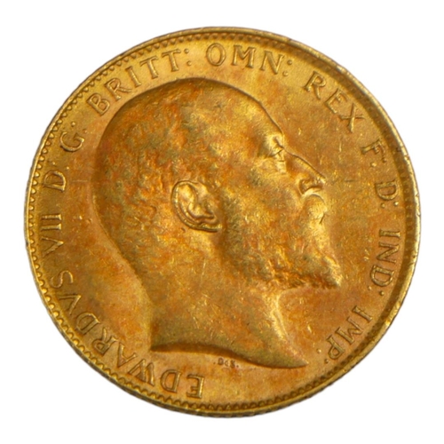 26 - AN EDWARDIAN 22CT GOLD SOVEREIGN COIN, DATED 1904 
With King Edward VII bust and George and Dragon t... 