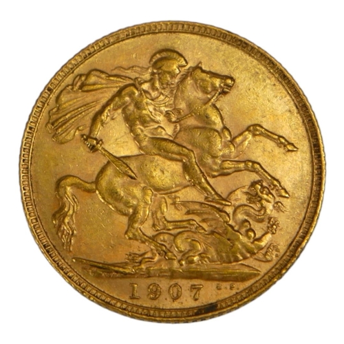 30 - AN EDWARDIAN 22CT GOLD SOVEREIGN COIN, DATED 1907 
With King Edward VII bust and George and Dragon t... 