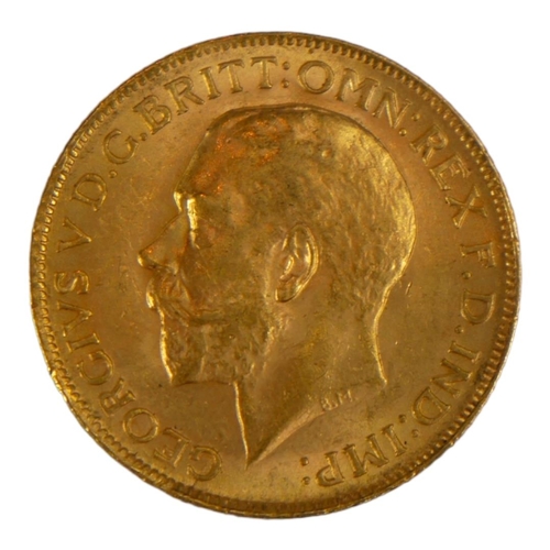 42 - AN EARLY 20TH CENTURY 22CT GOLD SOVEREIGN COIN, DATED 1911
With King George V bust and George and Dr... 