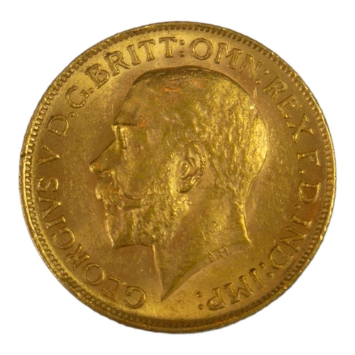 46 - AN EARLY 20TH CENTURY 22CT GOLD SOVEREIGN COIN, DATED 1911
With King George V bust and George and Dr... 