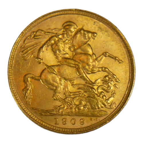 54 - AN EDWARDIAN 22CT GOLD SOVEREIGN COIN, DATED 1909 
With King Edward VII bust and George and Dragon t... 