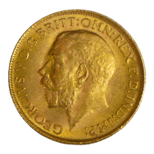 56 - AN EARLY 20TH CENTURY 22CT GOLD SOVEREIGN COIN, DATED 1913 
With King George V bust and George and D... 