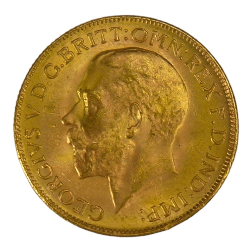 62 - AN EARLY 20TH CENTURY 22CT GOLD SOVEREIGN COIN, DATED 1928 
With King George V bust and George and D... 