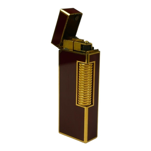 79 - DUNHILL, A VINTAGE GOLD PLATE AND ROUGE ENAMEL CIGARETTE LIGHTER
Marked to base ‘520 G3’, in a fitte... 