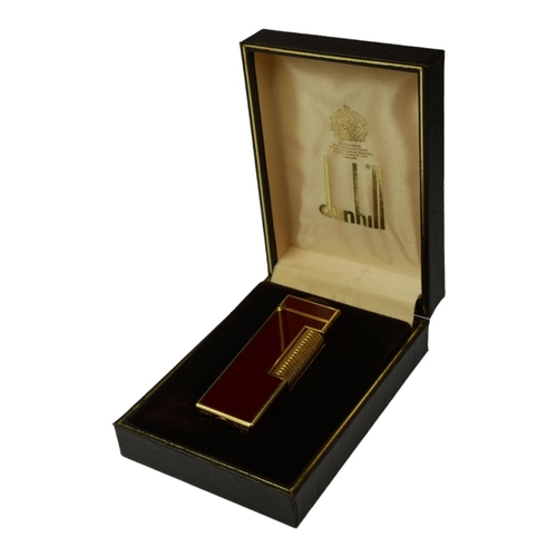 79 - DUNHILL, A VINTAGE GOLD PLATE AND ROUGE ENAMEL CIGARETTE LIGHTER
Marked to base ‘520 G3’, in a fitte... 