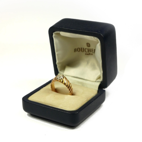 89 - A VINTAGE YELLOW METAL AND DIAMOND GENTS SIGNET RING
The single round old cut diamond in rope twist ... 