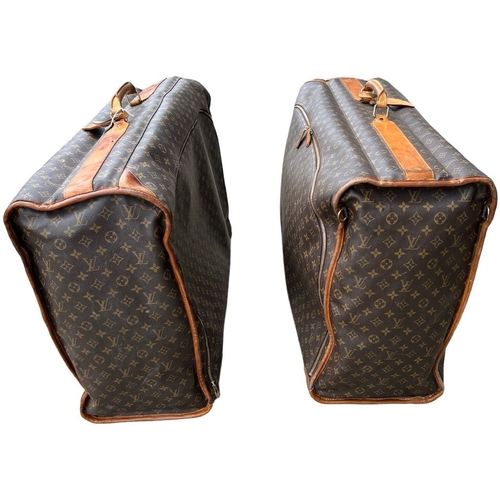 170 - LOUIS VUITTON, A SET OF TWO LARGE CLASSIC LEATHER MONOGRAM SUITCASES
Made America, 1995, number: SD0... 