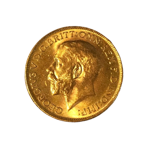 61 - AN EARLY 20TH CENTURY 22CT GOLD SOVEREIGN COIN, DATED 1928
With King George V bust and George and Dr... 