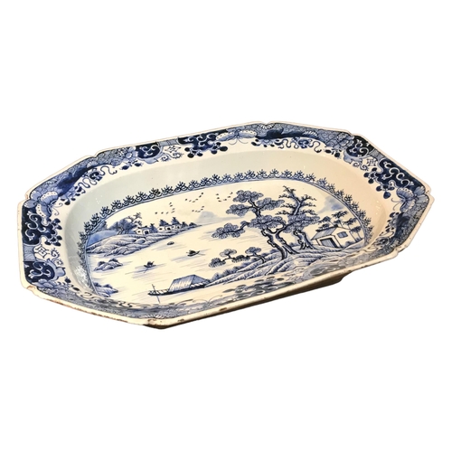 209 - AN EARLY 19TH CENTURY CHINESE EXPORT BLUE AND WHITE LARGE DISH
Decorated with a landscape scene show... 