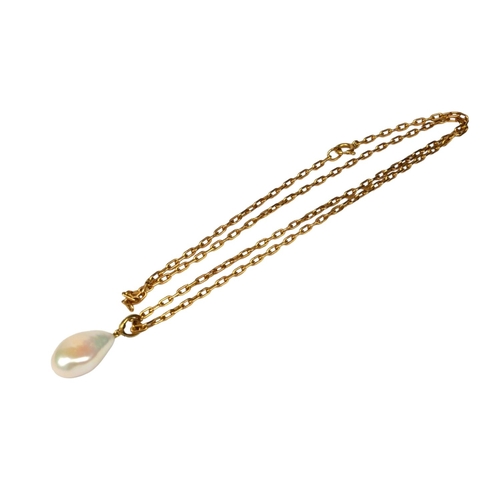 11 - AN 18CT GOLD AND PEARL PENDANT, TOGETHER WITH AN 18CT YELLOW GOLD CHAIN.
(length 59.5cm, 16.2g)