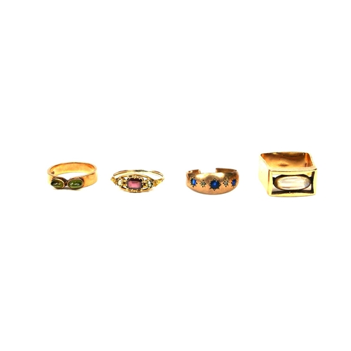 23 - A VICTORIAN 9CT GOLD, GARNET AND SEED PEARL RING, TOGETHER WITH A COLLECTION OF 9CT GOLD RINGS.
(Vic... 