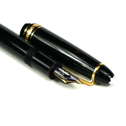 61 - MONTBLANC, A 14CT GOLD NIB FOUNTAIN PEN HAVING LEATHER CARRYING CASE.