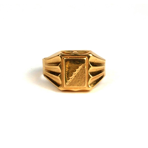 60 - AN 18CT YELLOW GOLD GENTLEMAN'S SIGNET RING
Having chased and textured front. 
(gross weight 4.3g, U... 